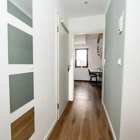 Moderne Maisonette Im Fluesseviertel Бремен